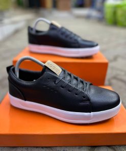 quality casual sneakers